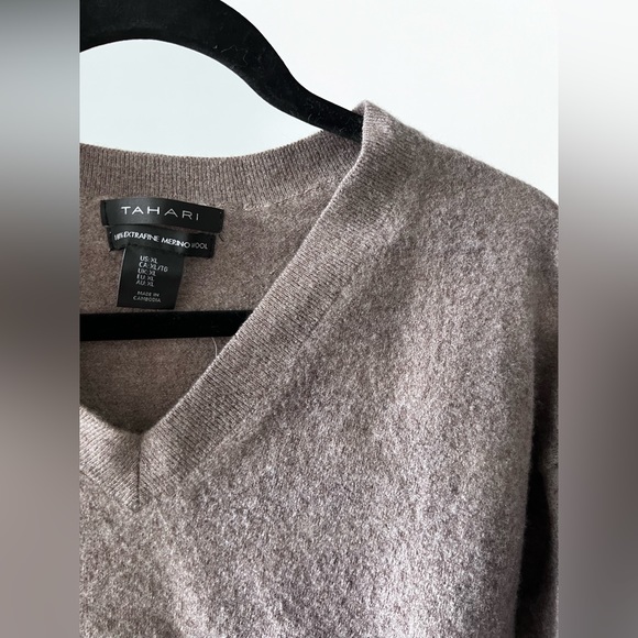 100% Extra Fine Merino Wool Sweater - Picture 2 of 3
